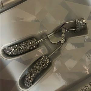 Beaded eyelash curler